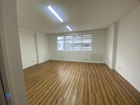 Salas/Conjuntos para venda no Centro Cívico em Curitiba com 37,5m² por R$ 350.000,00