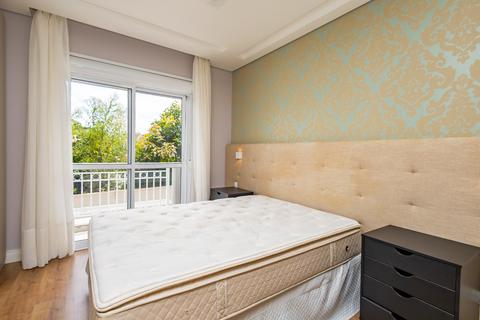 Apartamento para locacao no Centro Cívico em Curitiba com 95,8m² por R$ 5.200,00