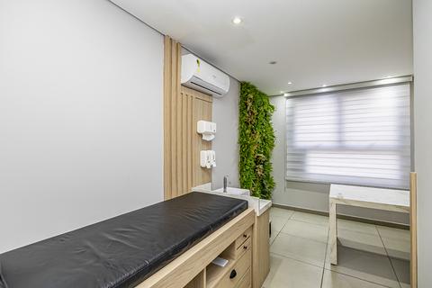 Salas/Conjuntos para locacao no Centro em Curitiba com 32,67m² por R$ 1.500,00