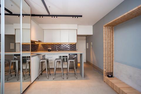 Apartamento para locacao no Centro em Curitiba com 31,92m² por R$ 2.200,00