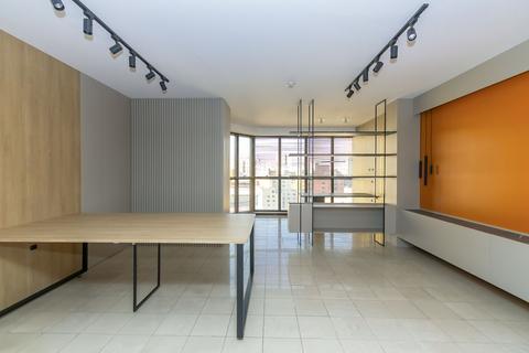 Salas/Conjuntos para  no Centro em Curitiba com 46m² por R$ 325.000,00